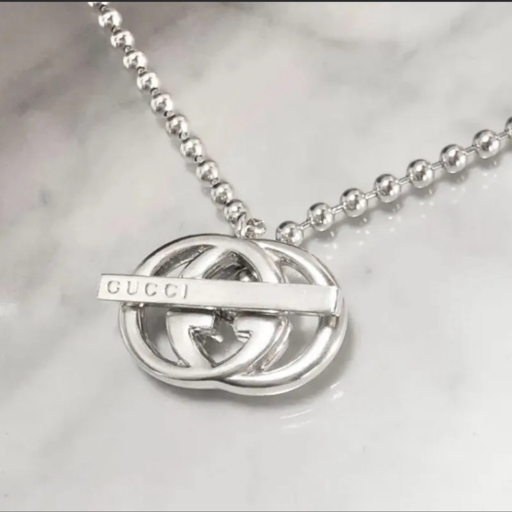 RARE- Gucci Luxury Necklace Double G statement signature ✨️ logo!! 16 in…